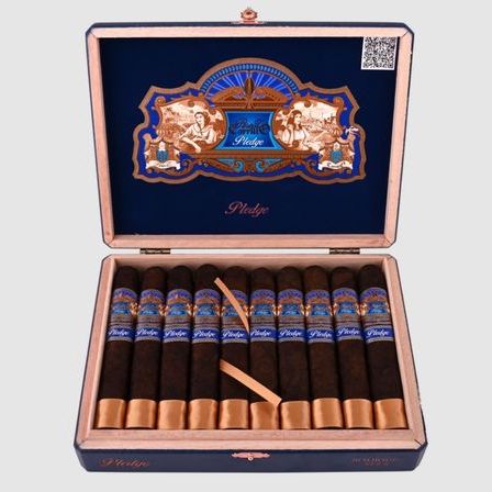 Tip Top Smoke Mockup Cigar Gift Collection V2-min